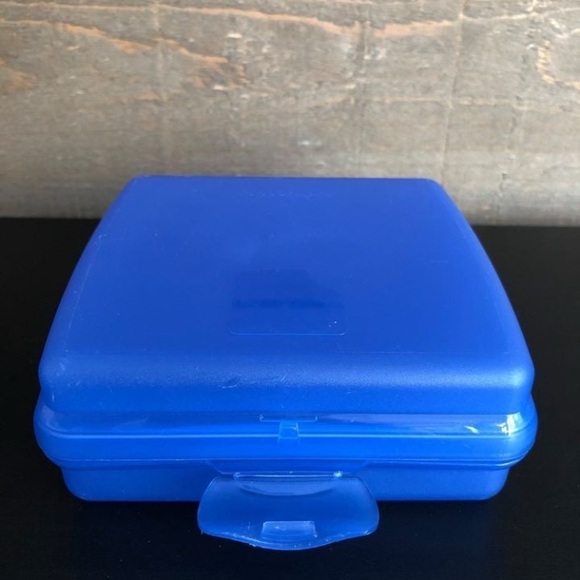 Tupperware Sandwich
Container - Picture 2 of 2
